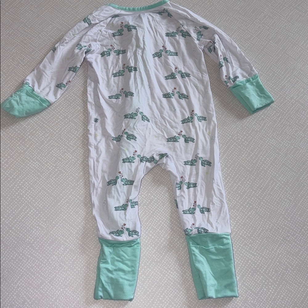 Coco moon Honu Kisses Turtle Print One Piece romper footie 6-9M - Picture 4 of 4